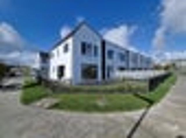 Townhouse for rent in Paremoremo