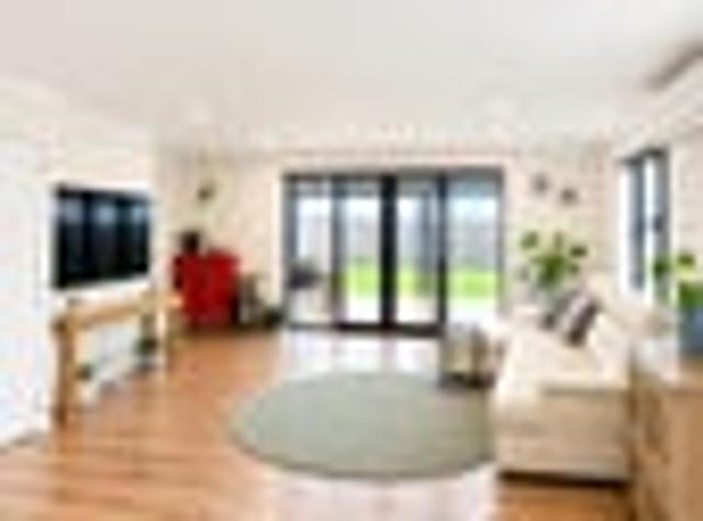 House for rent in Paremoremo, Oroua County
