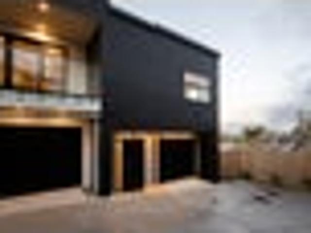 Townhouse for sale in Hamilton Lake