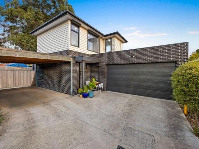 Townhouse for sale in Seaford
