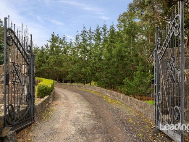 Cottage for sale in Camerons Creek, Victoria