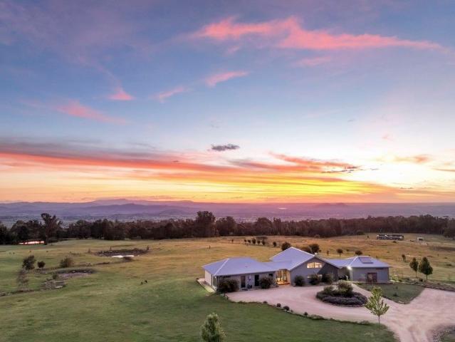 Cottage for sale in Tolmie, Victoria