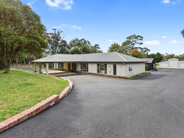 Cottage for sale in Camerons Creek, Victoria