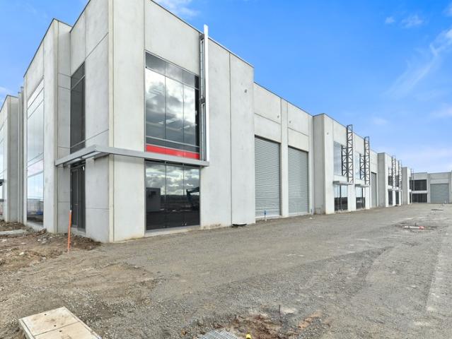 Warehouse for sale in Officer South