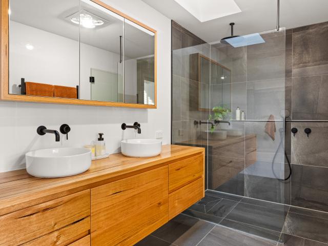 Cottage for sale in Camerons Creek, Victoria