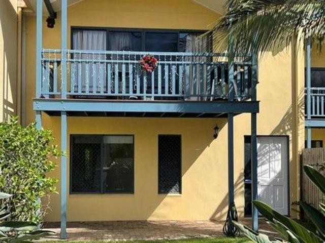 Townhouse for sale in Dolphin Heads, Queensland