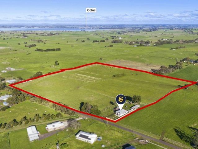 Cottage for sale in Coragulac, Victoria