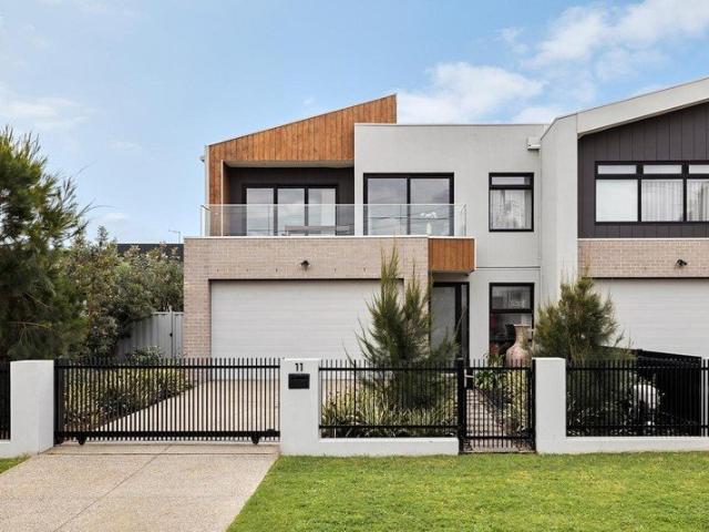 Townhouse for sale in Camerons Creek, Victoria