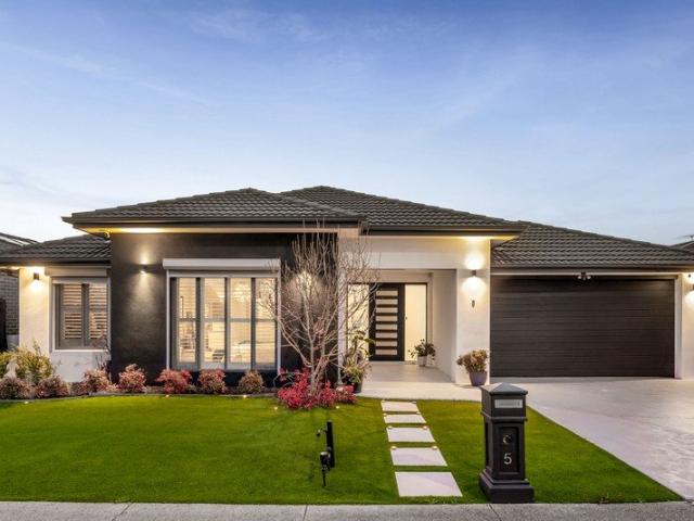 House for sale in Taylors Hill, Melbourne