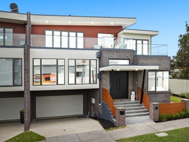 Townhouse for rent in Aspendale, Melbourne