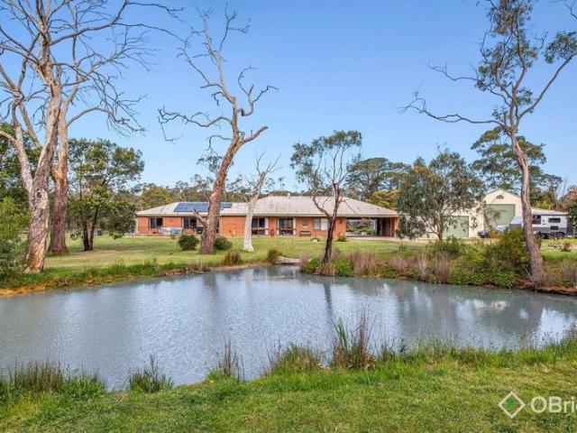 Cottage for sale in Camerons Creek, Victoria