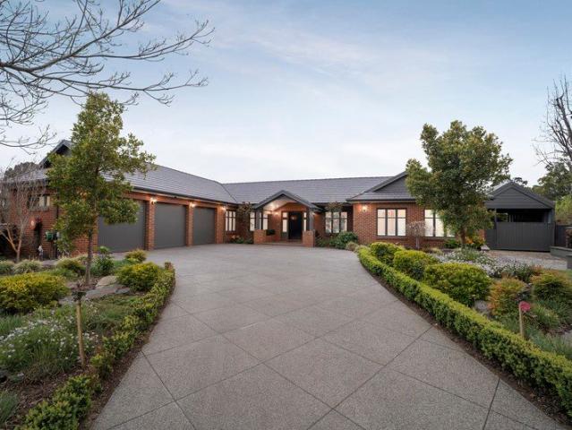 House for sale in Riverbend, Melbourne