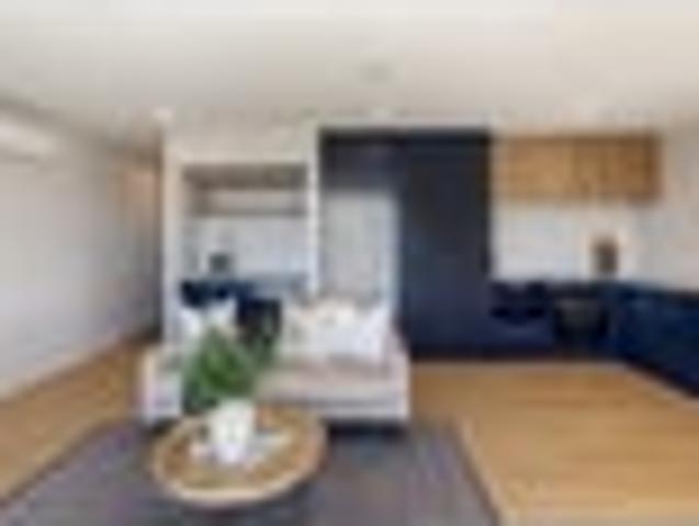 Townhouse for sale in Chaslands, Canterbury