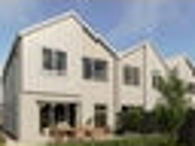 Townhouse for sale in Chaslands, Canterbury