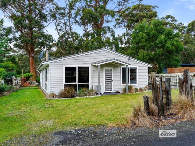 House for sale in Sisters Beach, Tasmania