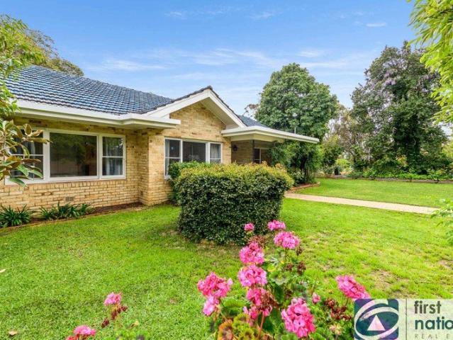 Cottage for sale in Bakers Hill, Shire Of Northam