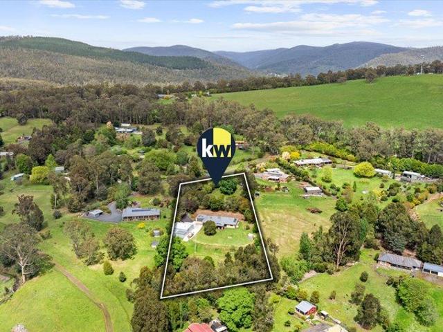 House for sale in Victoria