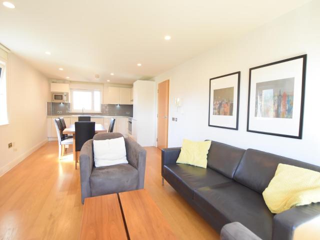 Apartment for rent in Woodside Park, Greater London