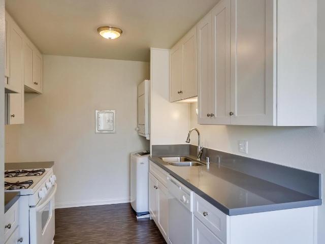 Apartment for rent in Huntington Beach, California