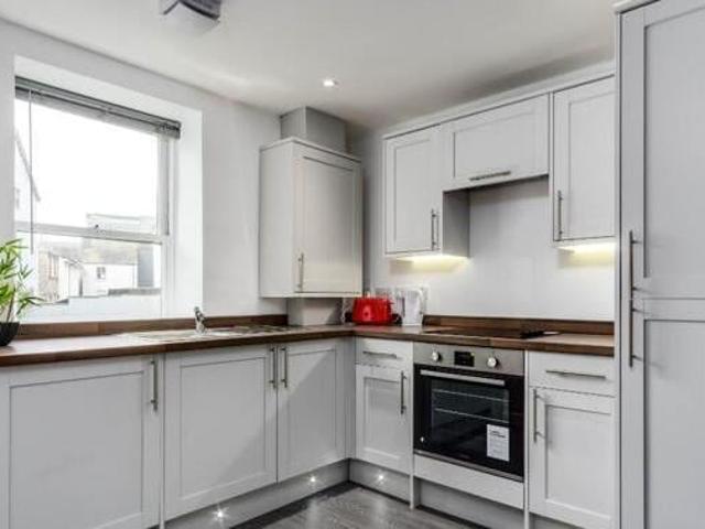 House for rent in Follaton, Strode