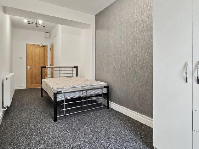Room for rent in Holywell Estate, North Watford
