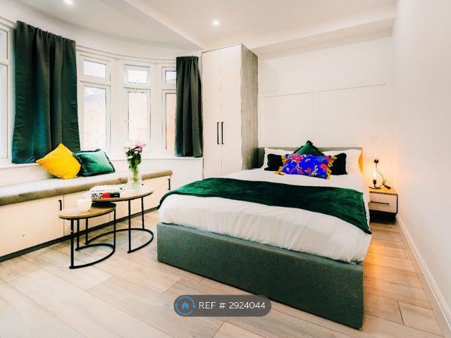 Room for rent in Holywell Estate, North Watford