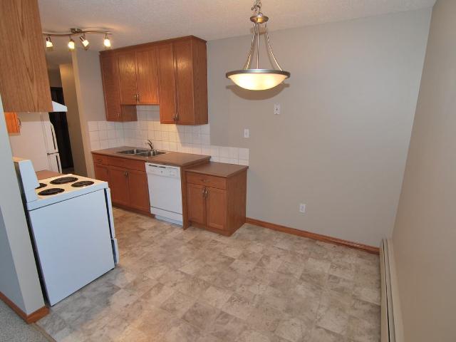 Apartment for rent in Queen Alexandra, Edmonton