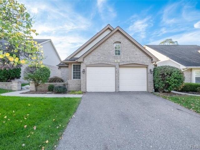 Condo for sale in Fenton, Michigan