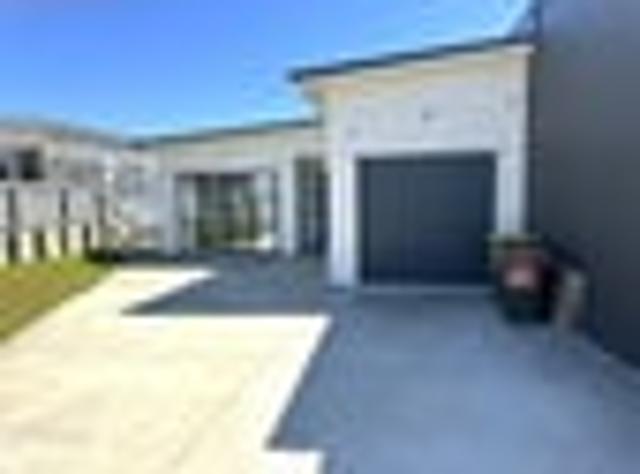 Townhouse for rent in Papakaio, Wellington