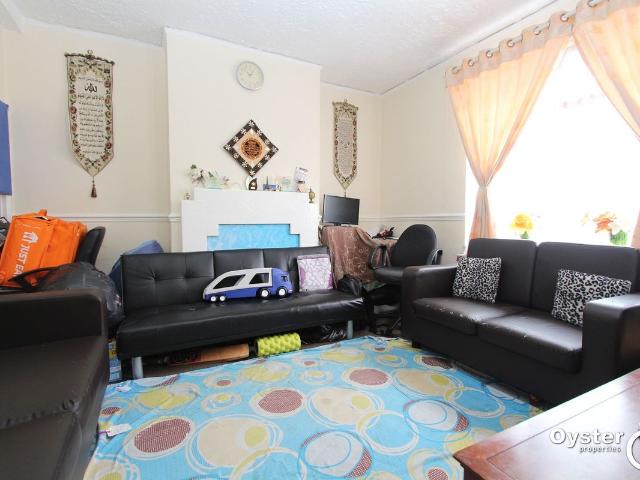 Apartment for rent in Little Stanmore, Greater London