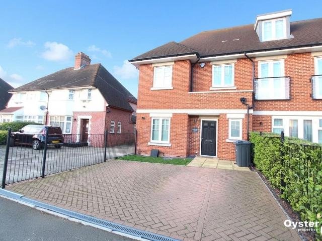 House for rent in Canons Park, Greater London