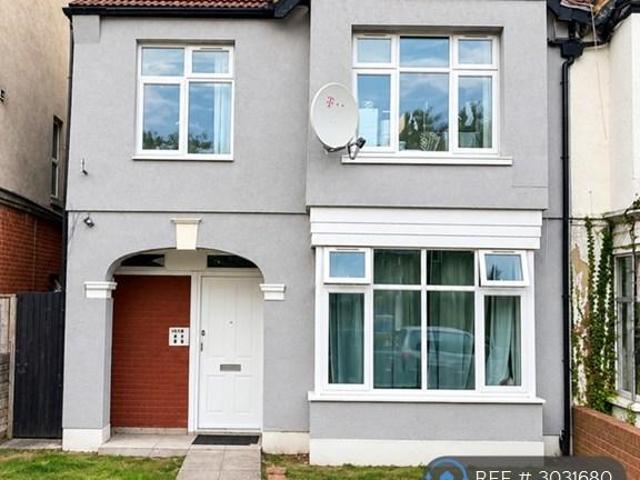 Apartment for rent in Canons Park, Greater London