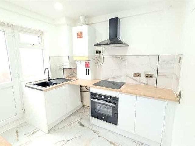 Apartment for rent in Canons Park, Greater London
