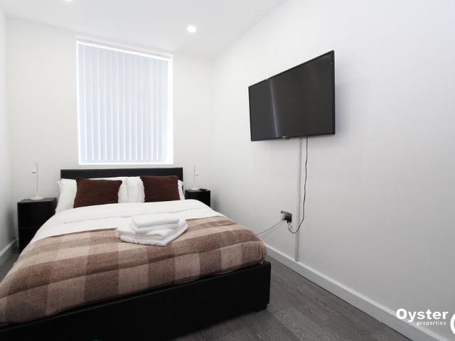 House for rent in Canons Park, Greater London
