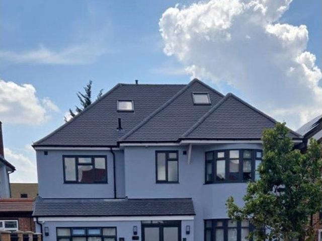 Room for rent in Little Stanmore, Greater London