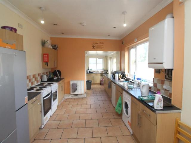 Room for rent in Falcon Lodge, Wales