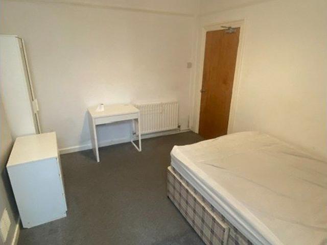 Room for rent in Falcon Lodge, Wales