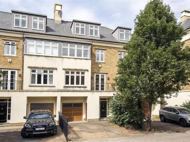 House for rent in Mortlake, Greater London