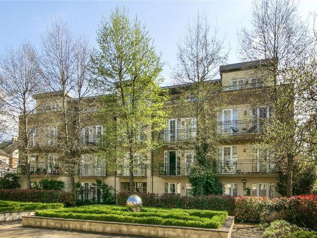 Apartment for rent in Mortlake, Greater London
