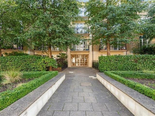 Apartment for rent in Mortlake, Greater London