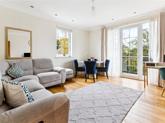 Apartment for rent in Mortlake, Greater London