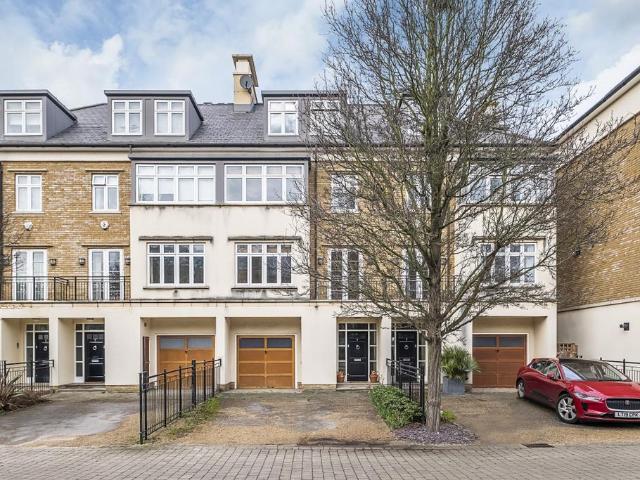 House for rent in Mortlake, Greater London
