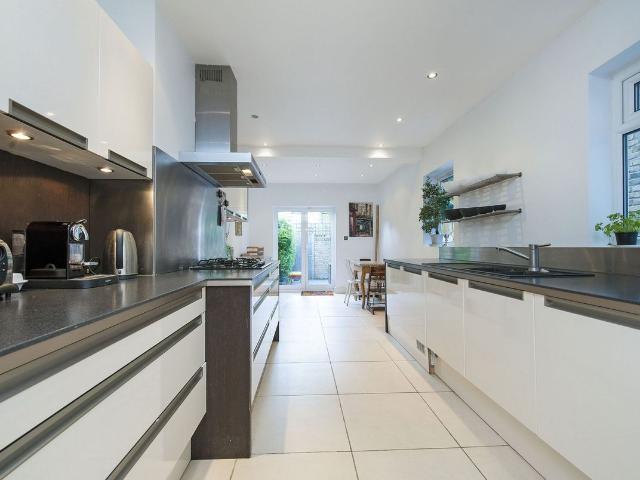 House for rent in Mortlake, Greater London