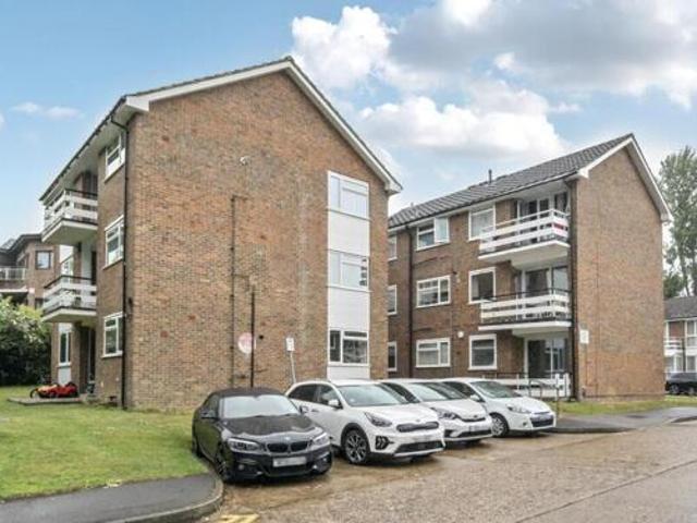 House for sale in Little Stanmore, Greater London