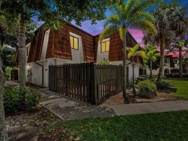 House for sale in Greenacres