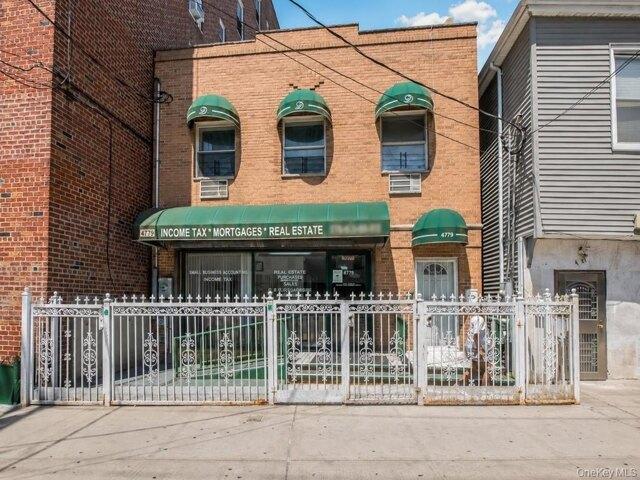 House for sale in The Bronx, Arverne