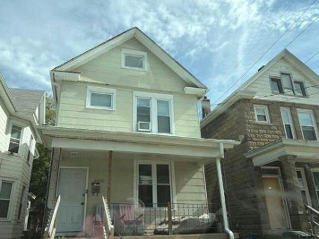 House for sale in Dubuque, Dubuque County