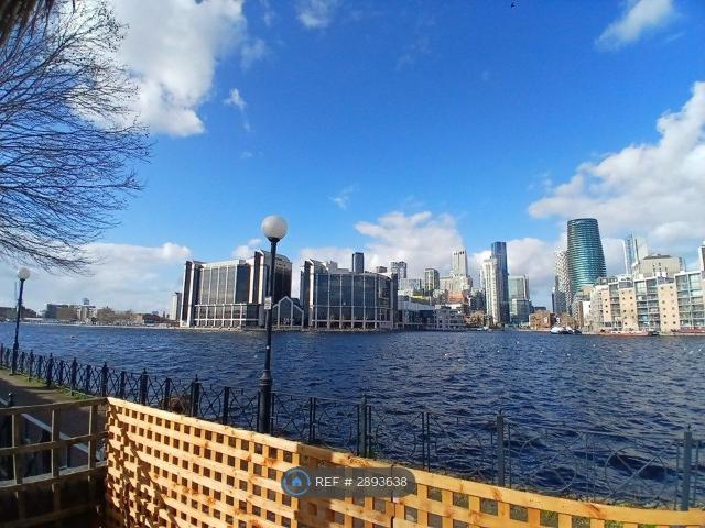 Apartment for rent in Clippers Quay, Isle Of Dogs