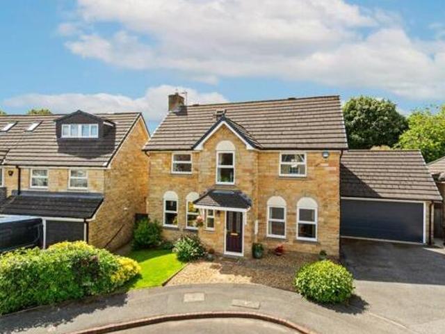 House for sale in Huddersfield, West Yorkshire