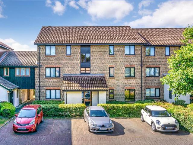 Apartment for rent in Meath Green, Reigate and Banstead